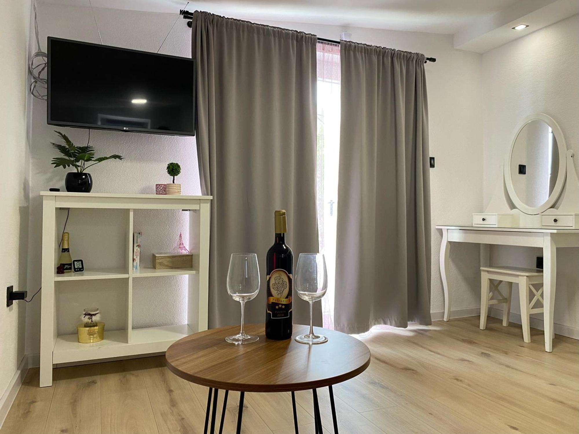 Studio Apartment Adrijana Загреб Экстерьер фото